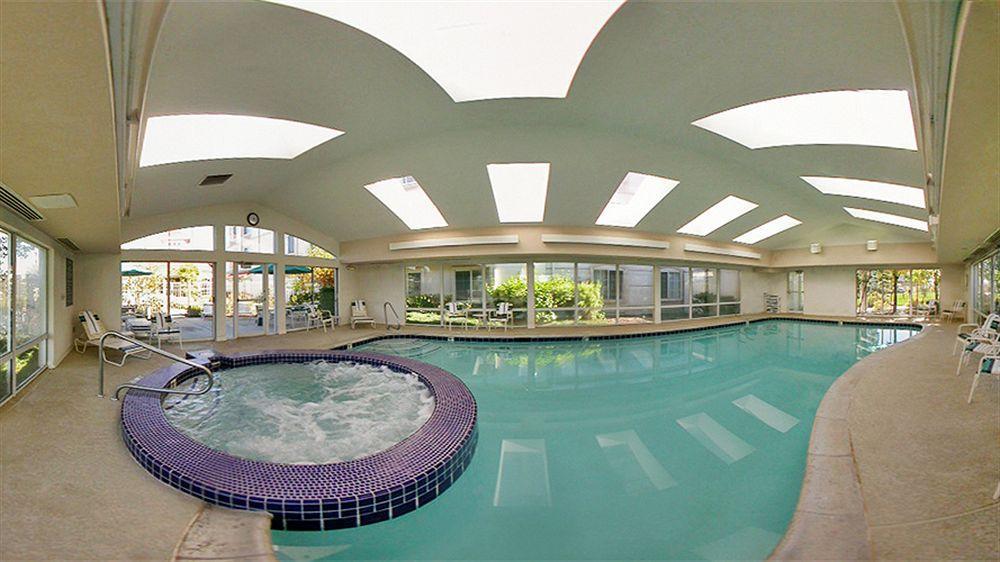 Hotel La Quinta By Wyndham Salt Airport