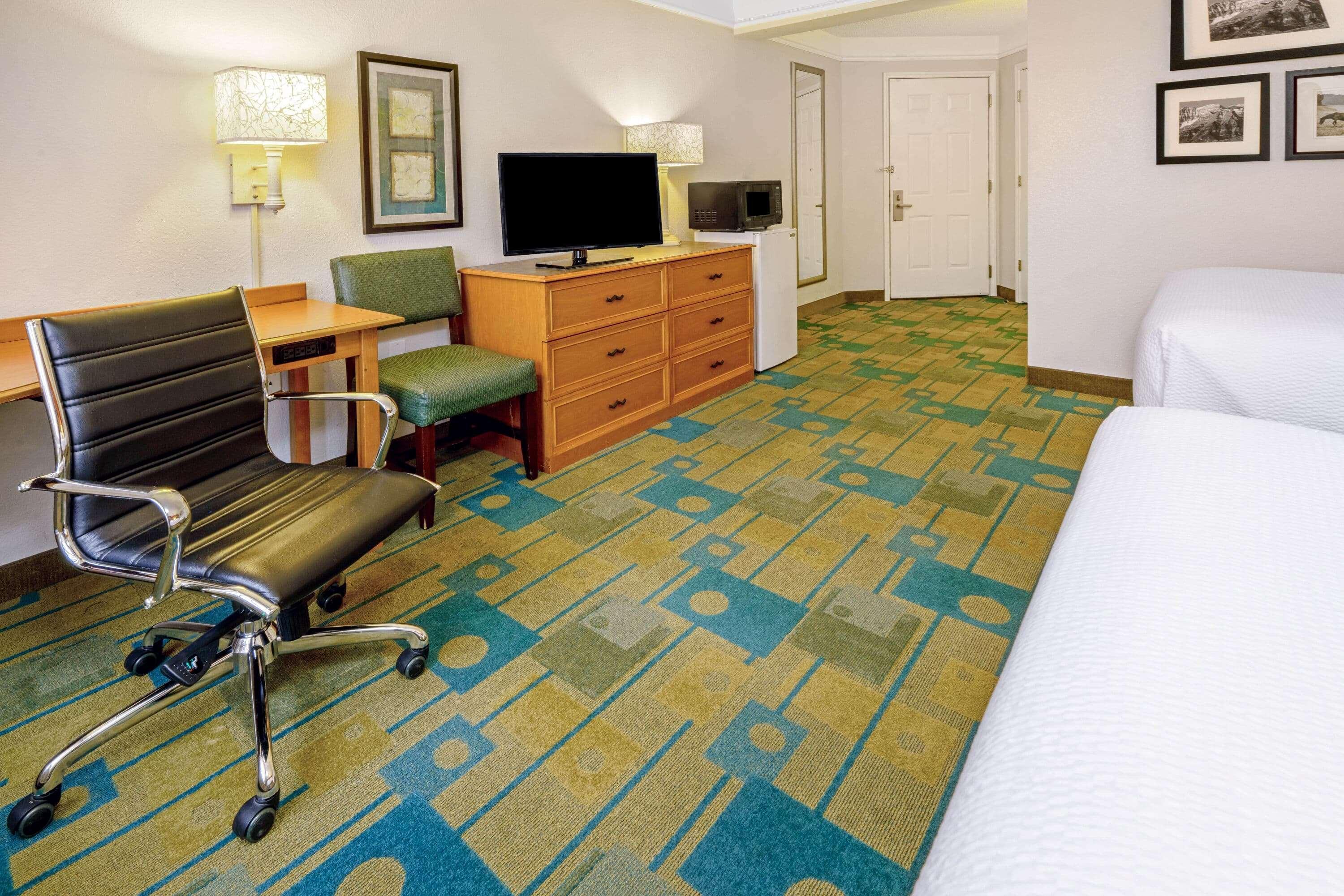 Hotel La Quinta By Wyndham Salt Airport