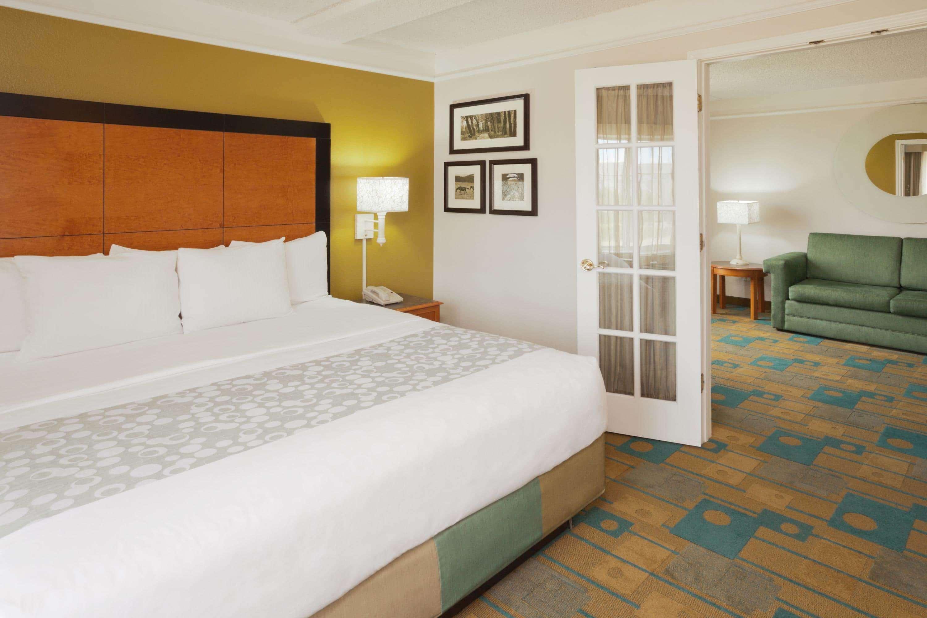 La Quinta By Wyndham Salt Airport 3*
