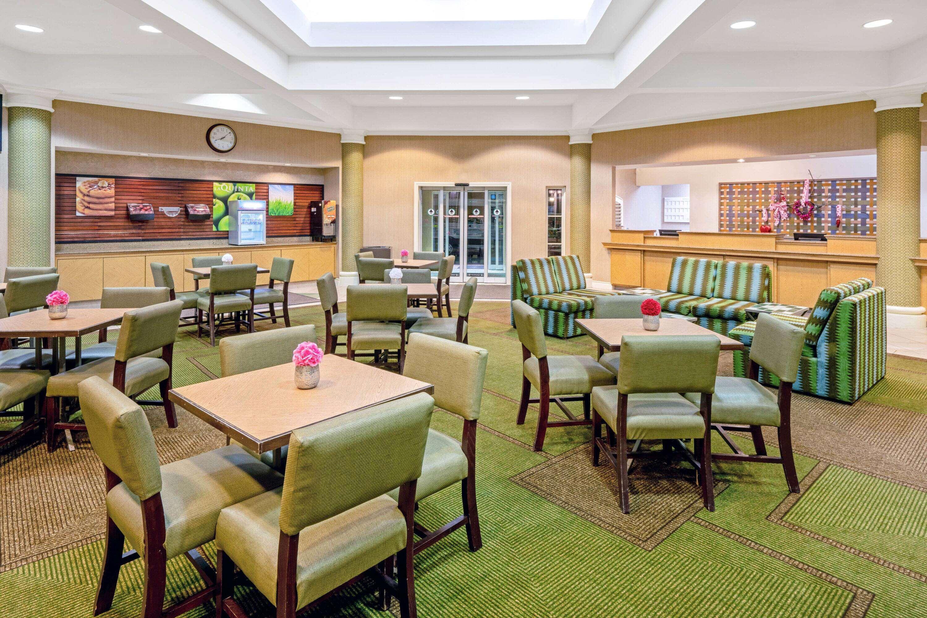 La Quinta By Wyndham Salt Airport 3*