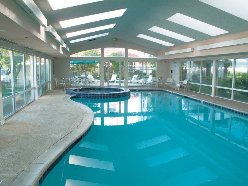 La Quinta By Wyndham Salt Airport Hotel 3*
