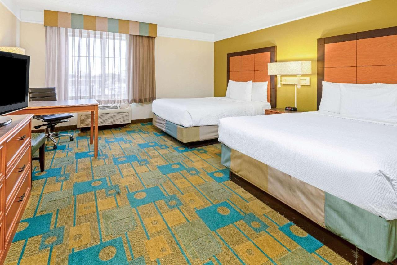 Hotel La Quinta By Wyndham Salt Airport 3*